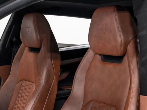 Used 2022 Lamborghini Urus image 19