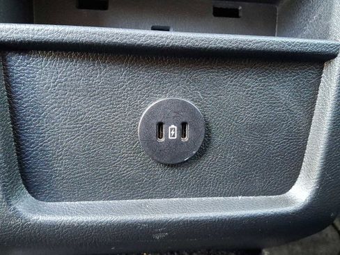 Used 2022 Ford Edge SEL image 11