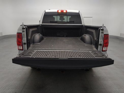 Used 2018 RAM 1500 Classic SLT AWD/4WD image 29