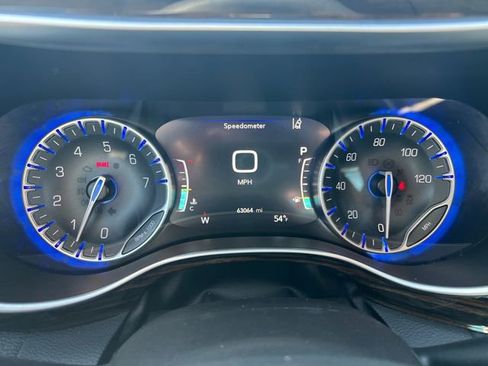 Used 2023 Chrysler Pacifica Limited image 14