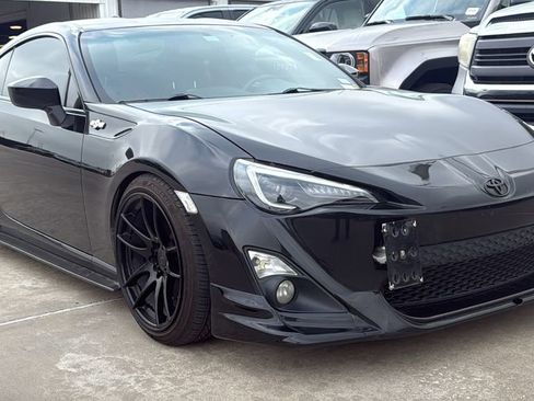Used 2013 Scion FR-S image 2