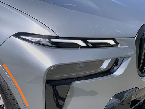 Used 2025 BMW X7 xDrive40i w/ M Sport Package image 11