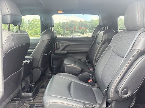 Used 2022 Toyota Sienna XSE FWD image 21