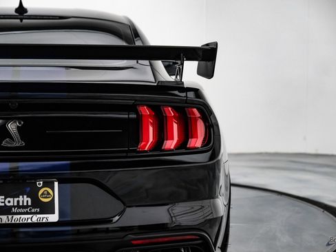 Used 2020 Ford Mustang Shelby GT500 w/ Carbon Fiber Track Pack image 12
