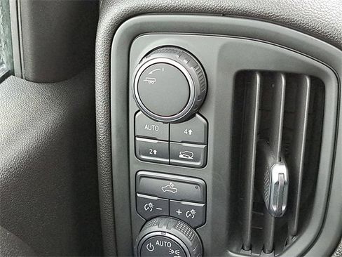 Used 2024 Chevrolet Silverado 1500 Custom image 17