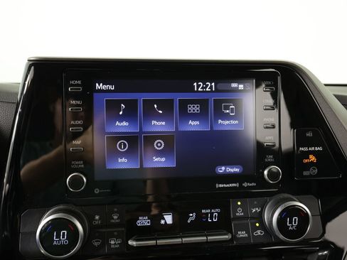 Used 2020 Toyota Highlander LE AWD/4WD image 37