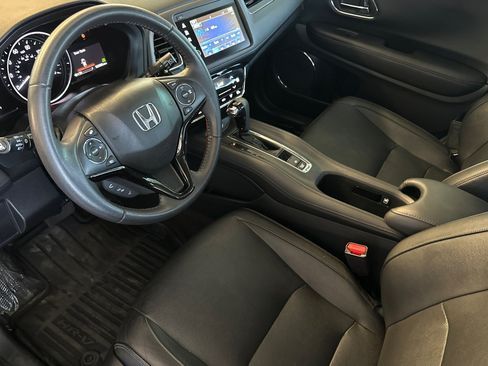 Used 2021 Honda HR-V Touring image 10