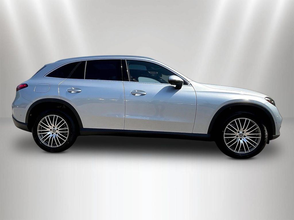Used 2026 Mercedes-Benz GLC 300 image 4