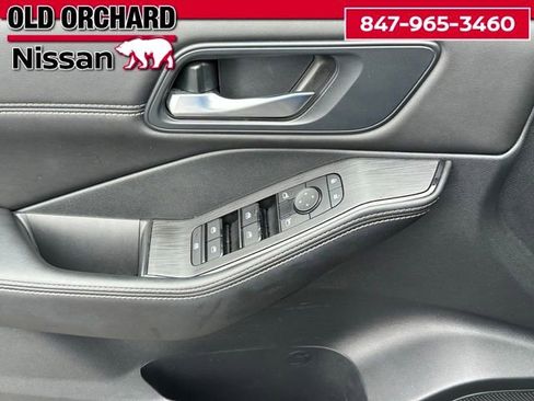 Used 2023 Nissan Rogue SV w/ SV Premium B Package image 11