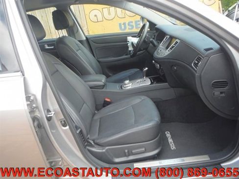 Used 2012 Hyundai Genesis 3.8 w/ Premium Pkg image 9