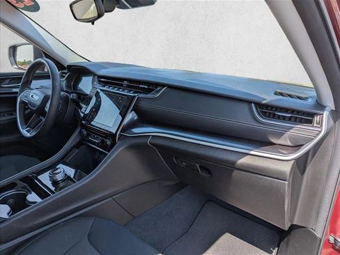 Used 2023 Jeep Grand Cherokee Laredo image 26