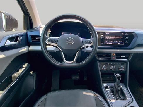 Used 2022 Volkswagen Taos SE FWD image 6
