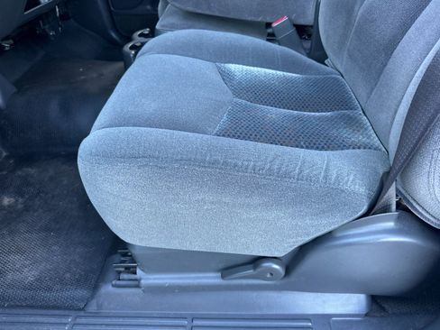 Used 2005 GMC Sierra 2500 W/T image 12