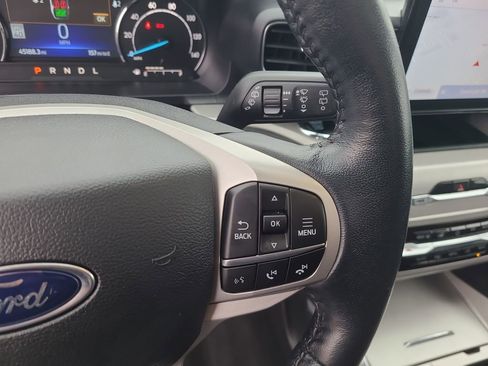 Used 2023 Ford Explorer XLT image 30