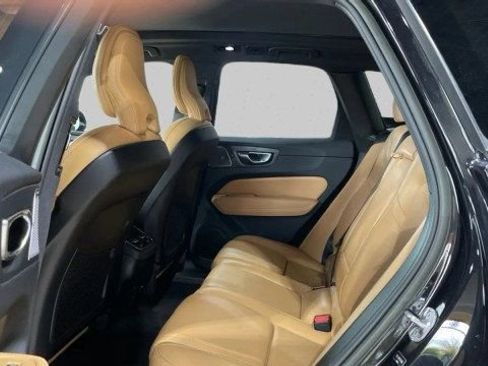 Used 2023 Volvo XC60 B5 Ultimate w/ Protection Package Premier image 11