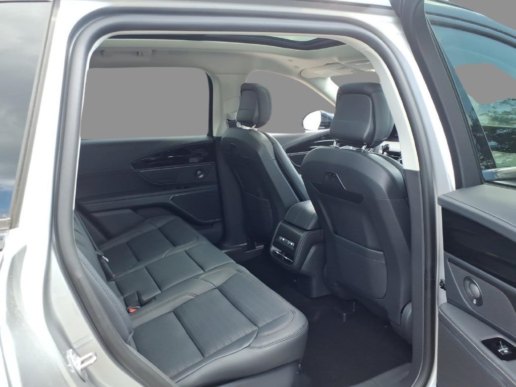 New 2026 Lincoln Nautilus Reserve w/ Jet Appearance Package AWD/4WD image 10