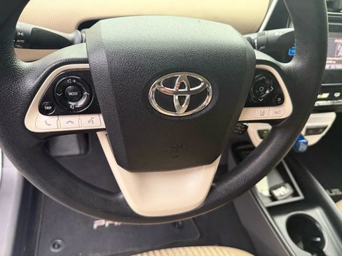 Used 2017 Toyota Prius Two image 16