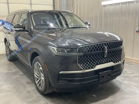 Used 2025 Lincoln Navigator L Reserve AWD/4WD image 2