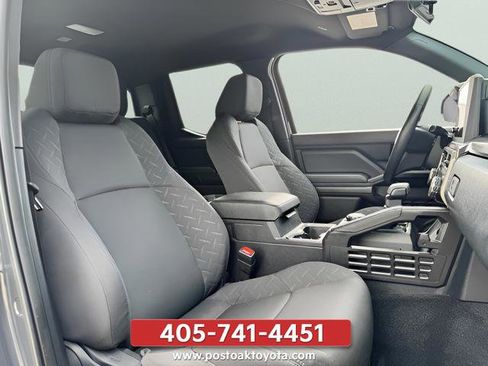 Used 2025 Toyota Tacoma SR5 AWD/4WD image 18