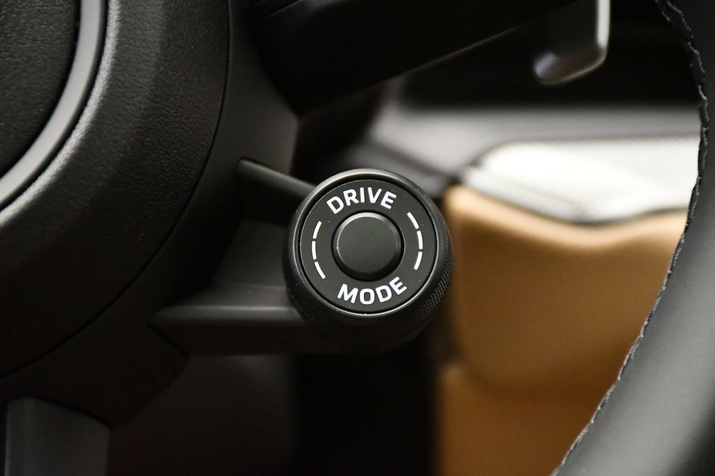 Certified 2025 Porsche Cayenne E-Hybrid Coupe AWD/4WD image 30