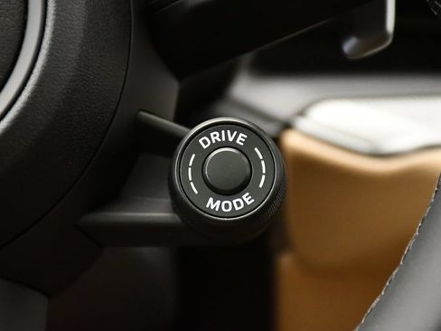 Certified 2025 Porsche Cayenne E-Hybrid Coupe AWD/4WD image 30