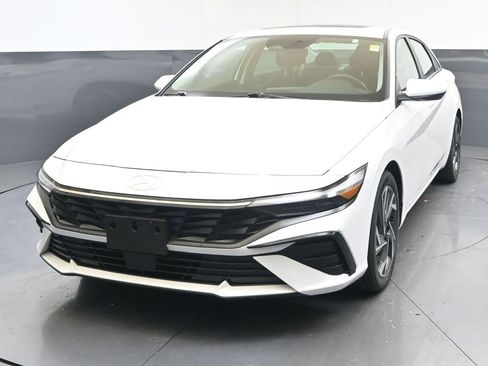 Certified 2025 Hyundai Elantra SEL w/ Cargo Package image 1