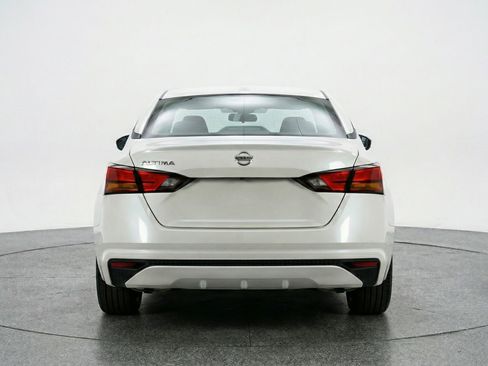 Used 2025 Nissan Altima 2.5 SV FWD image 7