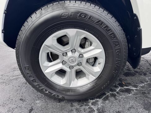 Used 2019 Toyota 4Runner SR5 image 12