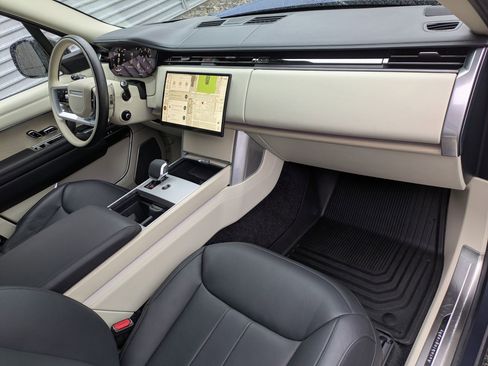 Used 2024 Land Rover Range Rover Autobiography image 32
