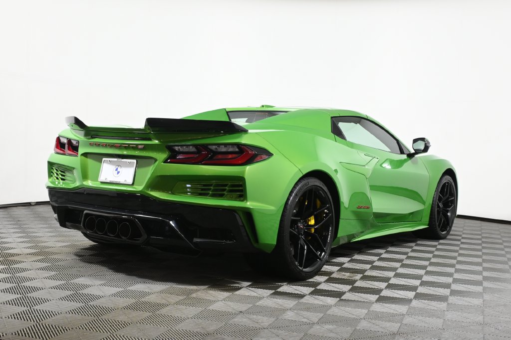 Used 2026 Chevrolet Corvette Z06 w/ Stealth Interior Trim Package RWD image 7