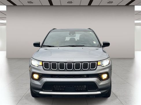 Used 2023 Jeep Compass Limited image 9