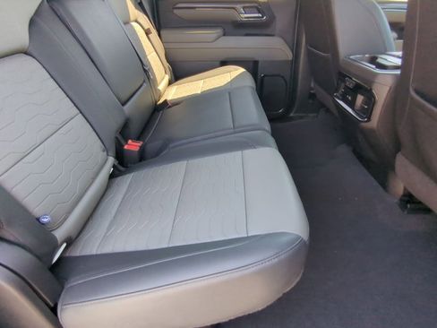 Used 2024 Chevrolet Silverado 2500 ZR2 w/ Technology Package AWD/4WD image 19