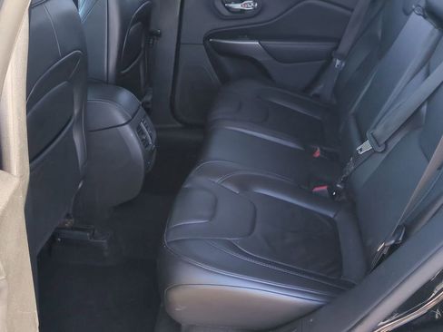 Used 2020 Jeep Cherokee Limited image 19