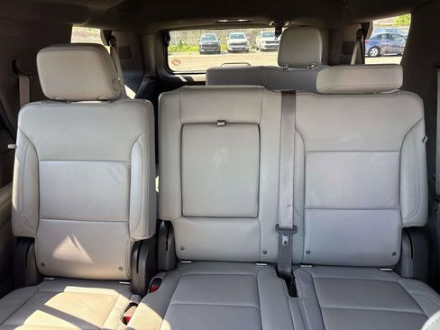 Used 2021 Chevrolet Tahoe Z71 w/ Z71 Off-Road Package AWD/4WD image 36