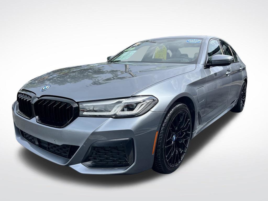 Used 2022 BMW 530e xDrive w/ Premium Package AWD/4WD image 4