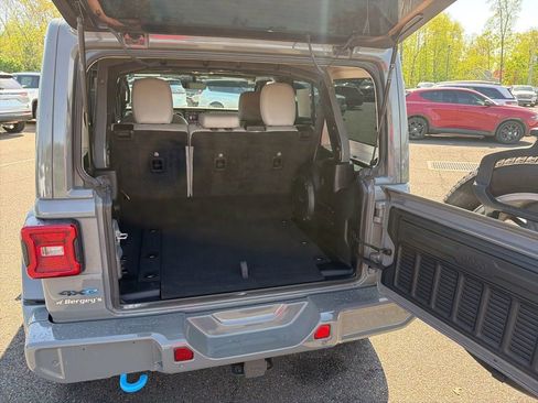 Certified 2022 Jeep Wrangler Unlimited Sahara AWD/4WD image 18