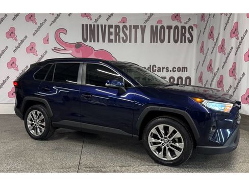 Used 2020 Toyota RAV4 XLE Premium image 4