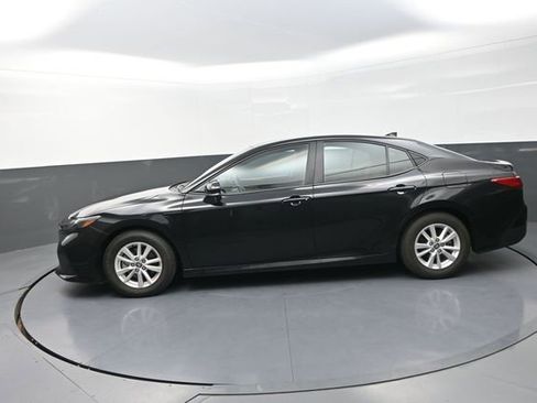 Used 2025 Toyota Camry LE image 45