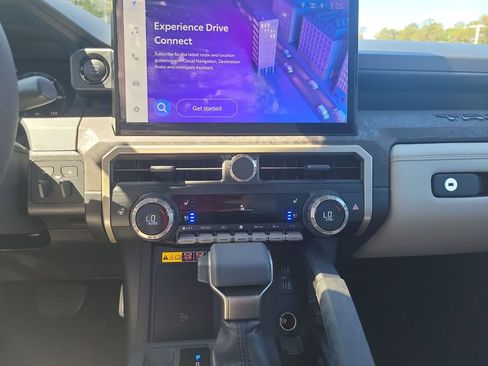 Used 2025 Toyota Tacoma Limited image 27