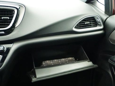 Certified 2020 Chrysler Pacifica Touring-L w/ Advanced Safetytec Group image 25