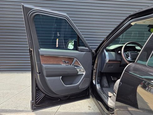 Used 2025 Land Rover Range Rover Autobiography AWD/4WD image 6