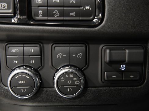 New 2026 GMC Yukon XL AT4 w/ AT4 Premium Plus Package AWD/4WD image 34