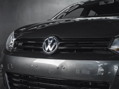 Used 2012 Volkswagen Golf 4-Door image 4