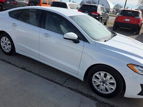 Used 2019 Ford Fusion S image 3