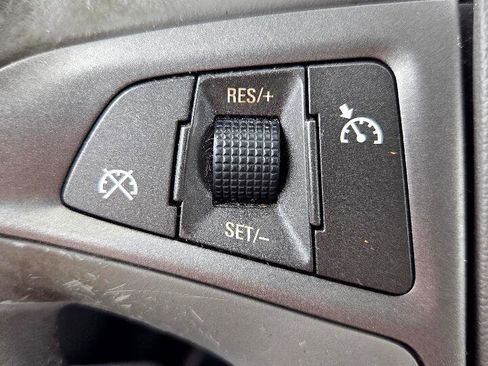 Used 2011 Buick LaCrosse CXL image 18