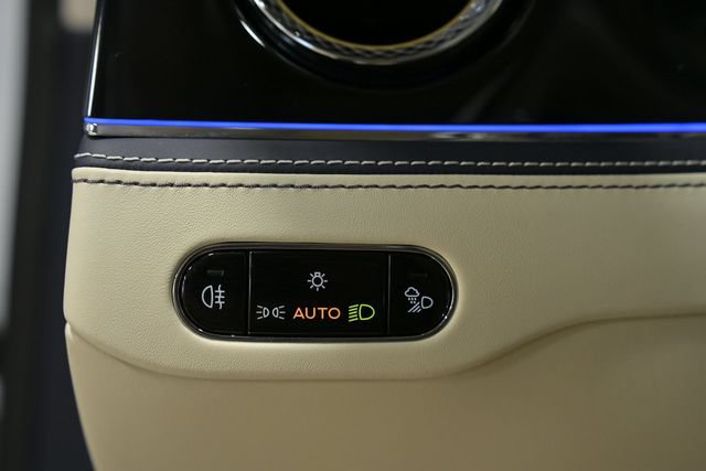 Used 2024 Bentley Flying Spur V8 AWD/4WD image 62