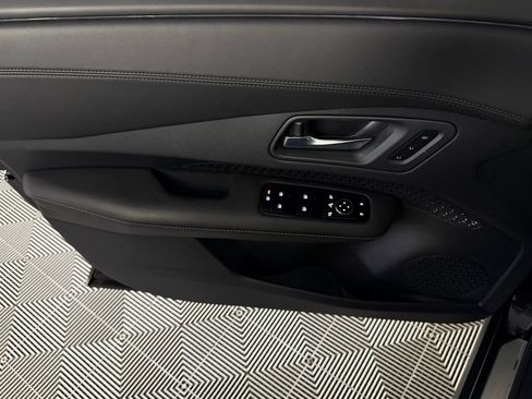 Used 2023 Nissan Ariya AWD image 23