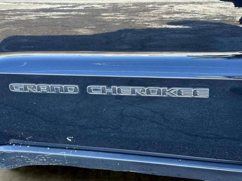 Used 2018 Jeep Grand Cherokee Laredo image 9