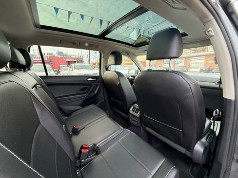 Used 2018 Volkswagen Tiguan SE w/ Panoramic Sunroof Package image 48