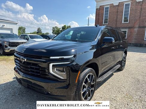 Used 2025 Chevrolet Suburban RST w/ Comfort Package AWD/4WD image 1